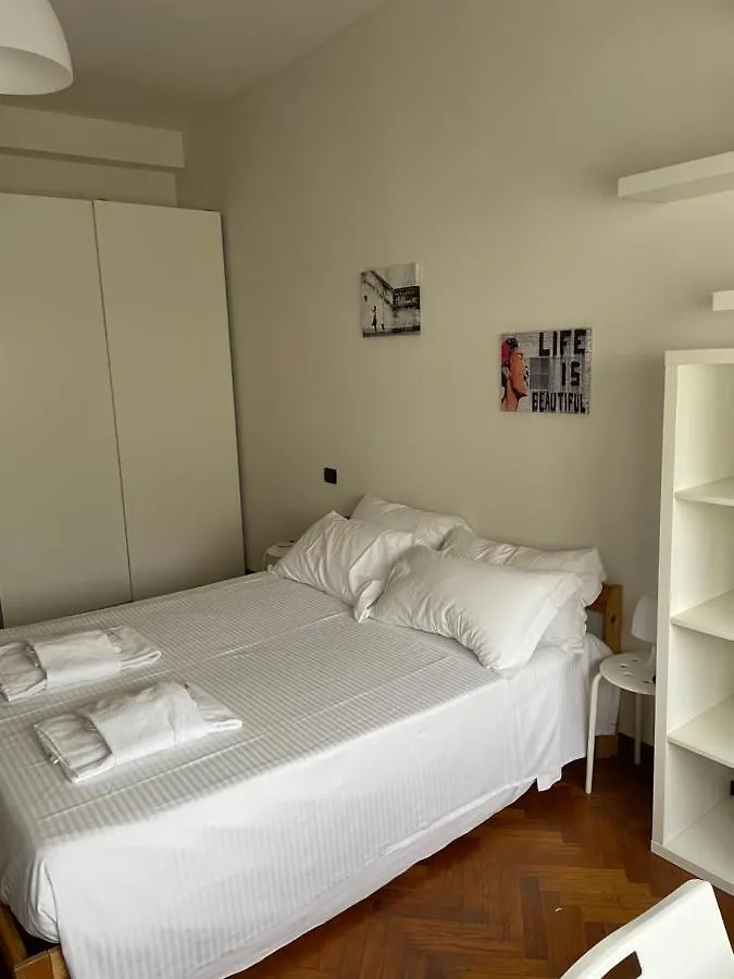 L'Arche Argentina - The Window On The Shopping Street Apartment Milan Italy