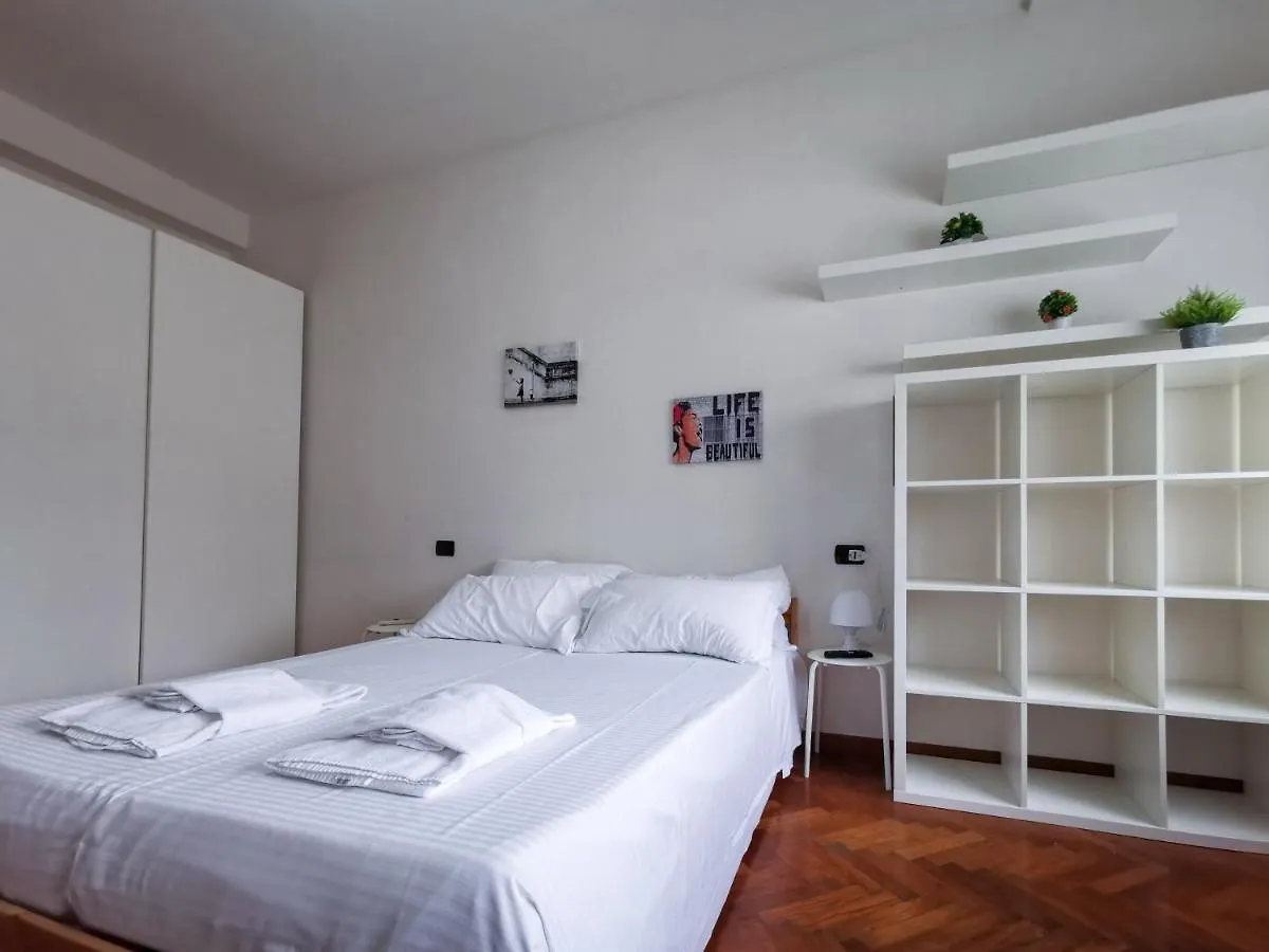 L'Arche Argentina - The Window On The Shopping Street Apartment Milan