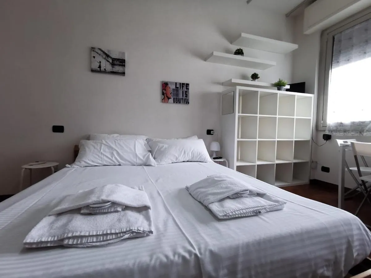L'Arche Argentina - The Window On The Shopping Street Apartment Milan Italy