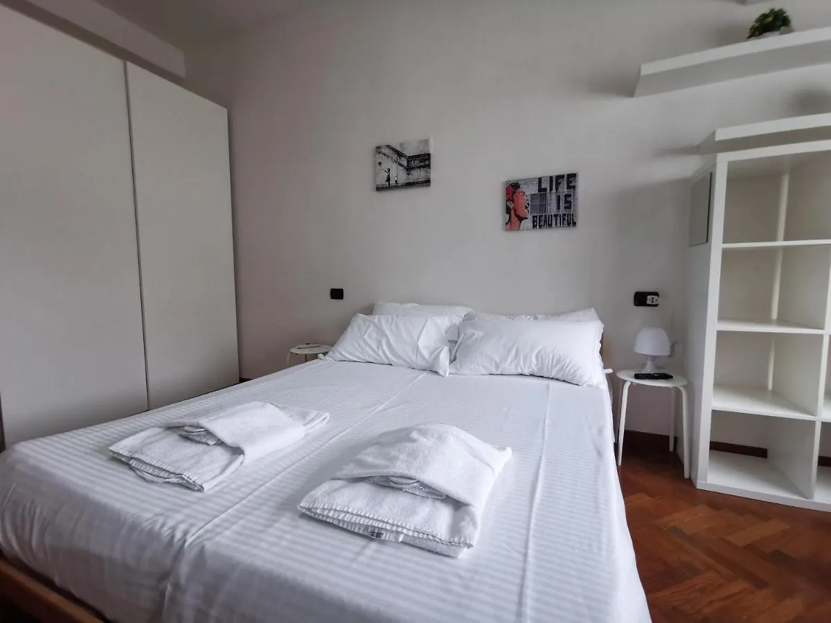 L'Arche Argentina - The Window On The Shopping Street Apartment Milan Italy
